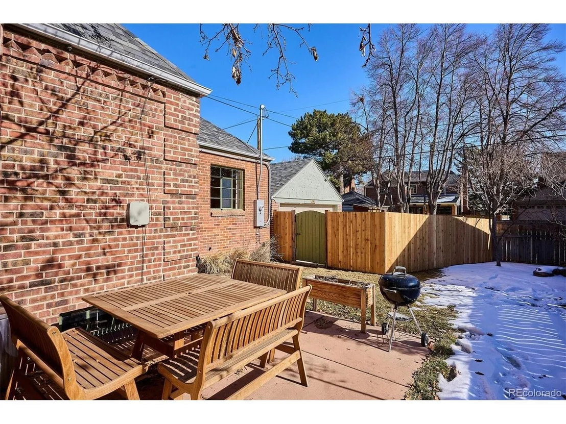 Photo of 2222 Locust St