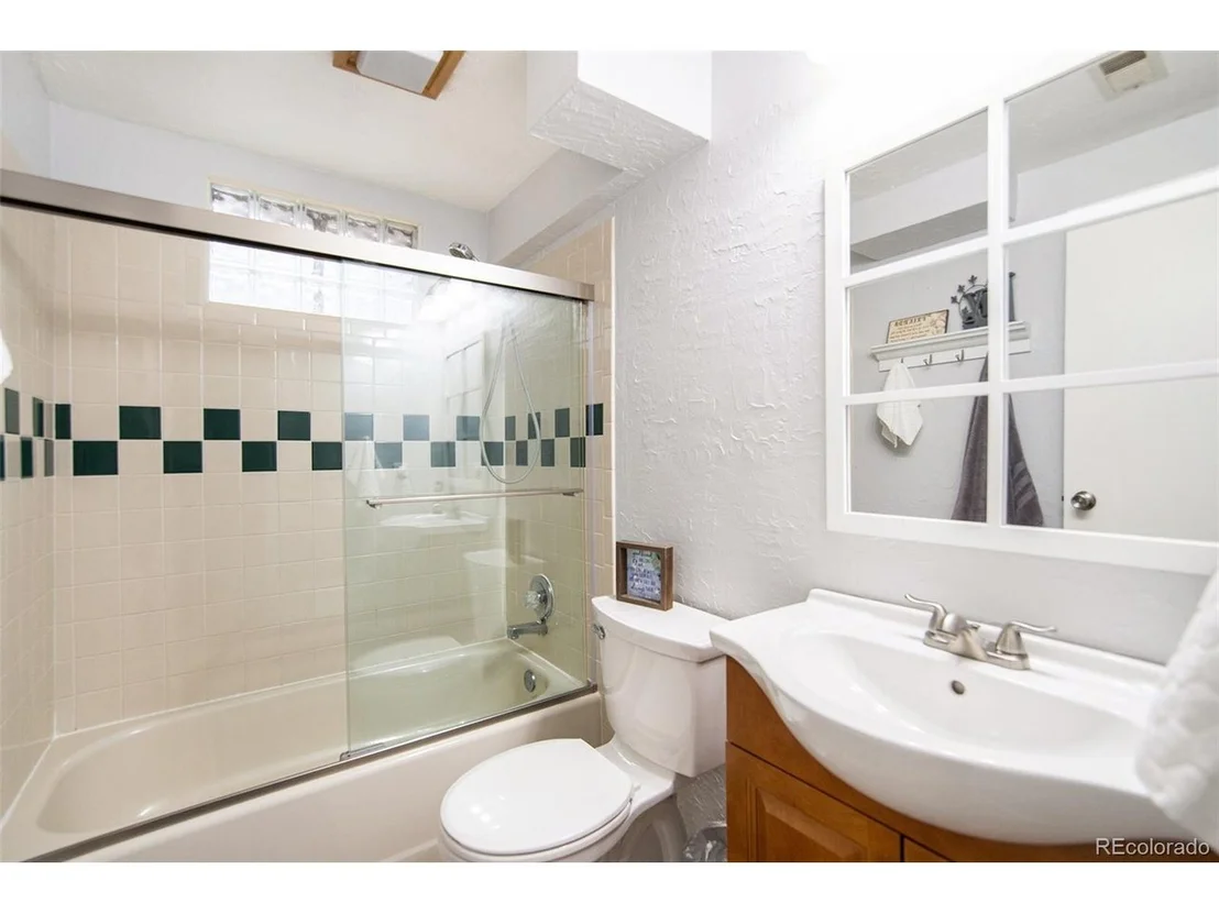 Photo of 5950 W Colgate Pl