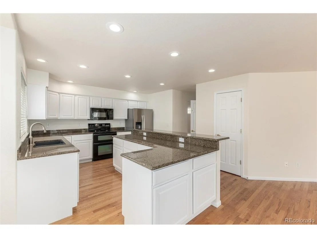 Photo of 8825 Fairview Oaks Pl