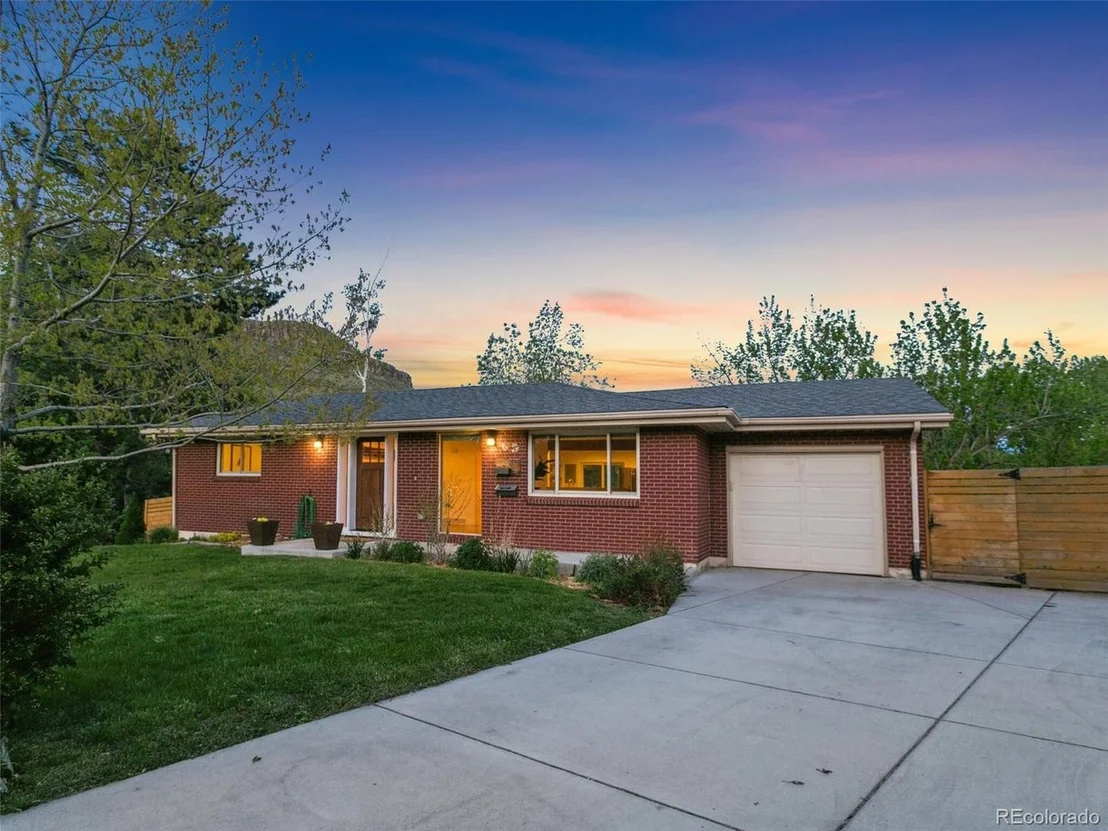 Photo of 207 Iowa Dr