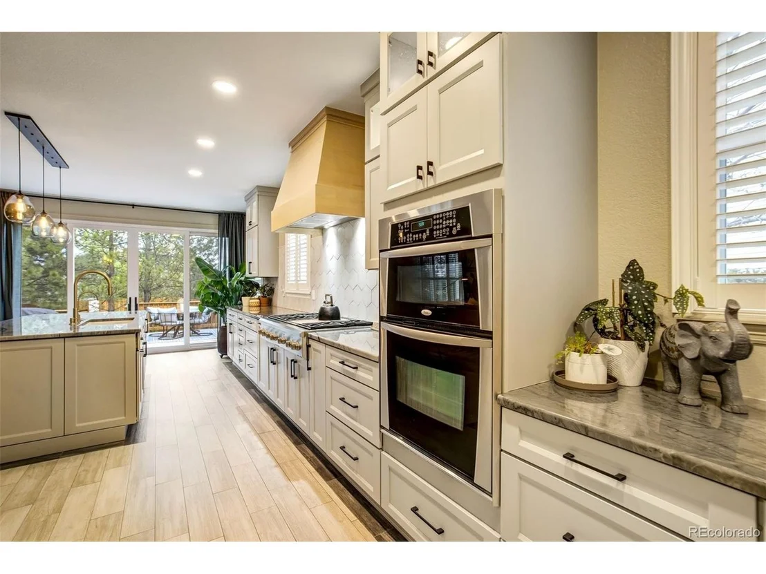 Photo of 327 Ingleton Ct