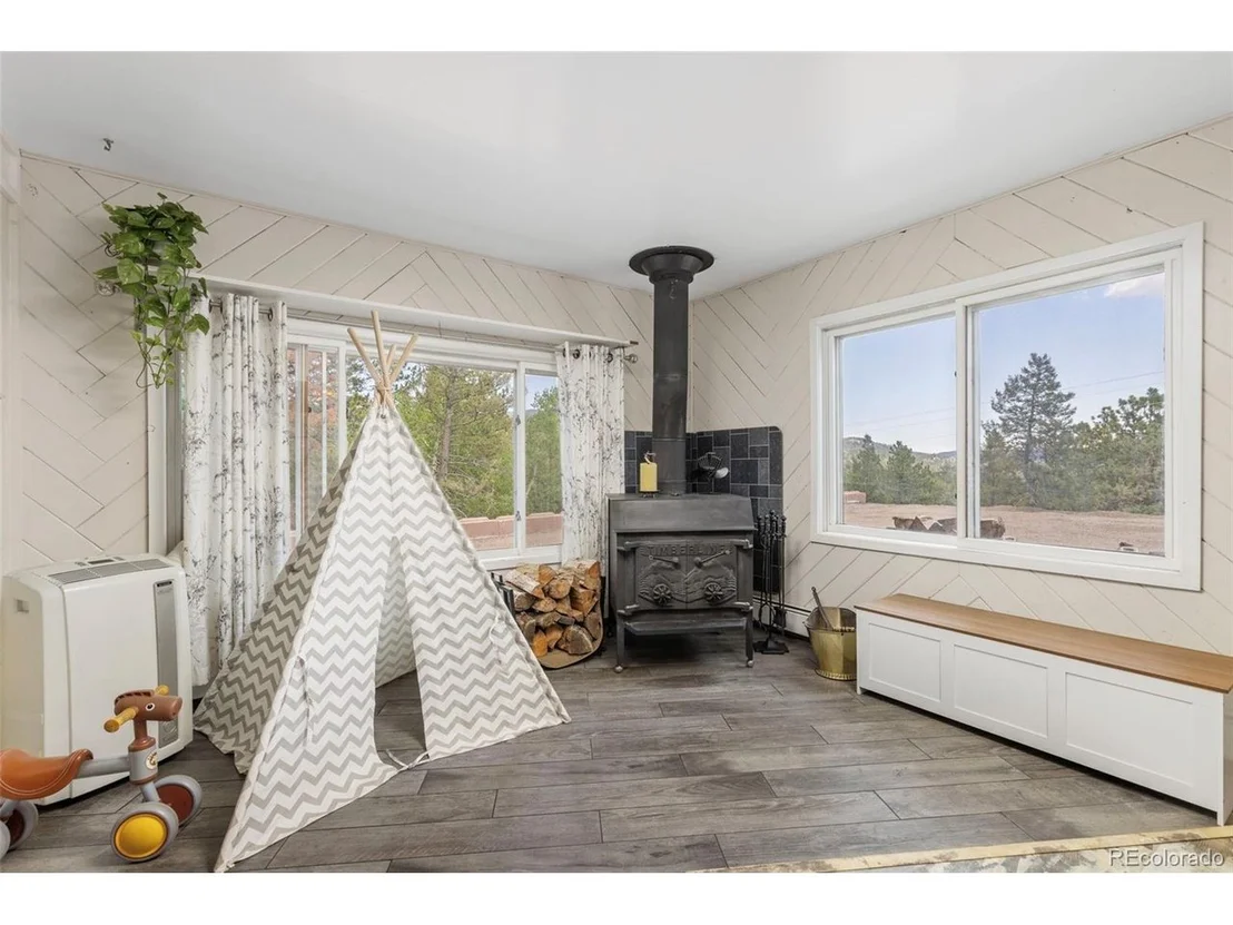 Photo of 33758 Harmon Rd