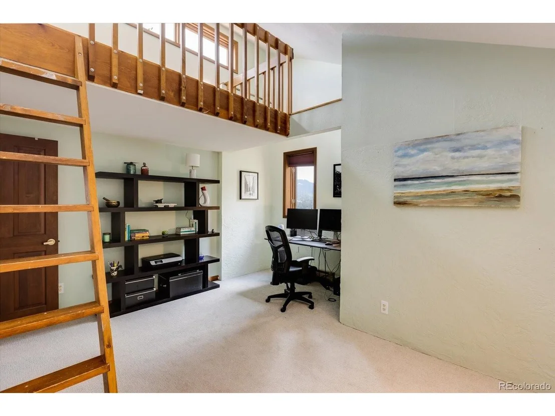 Photo of 326 Peakview Rd