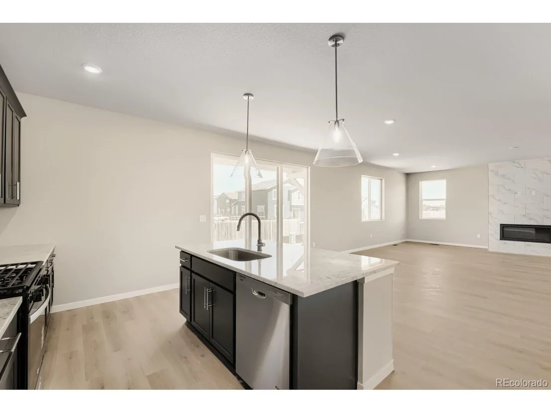 Photo of 46435 Heritage Ave