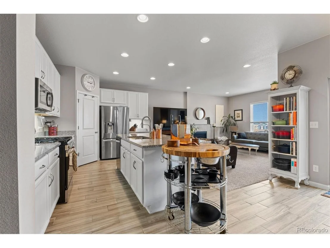 Photo of 930 Mcmurdo Cir