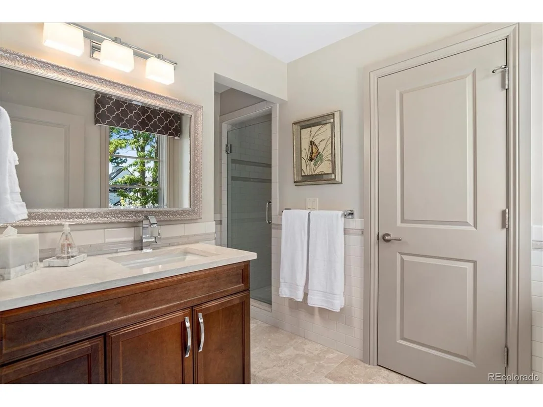 Photo of 445 Cook St