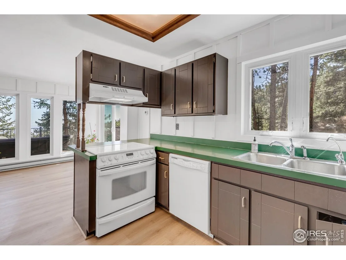 Photo of 287 Brook Cir