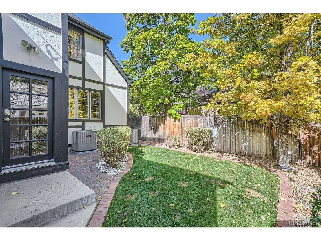 Photo of 1650 Locust St