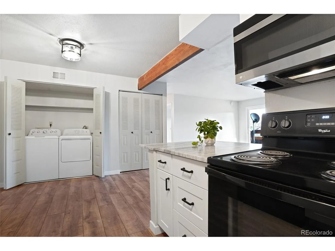 Photo of Unit 204 at 341 Wright St