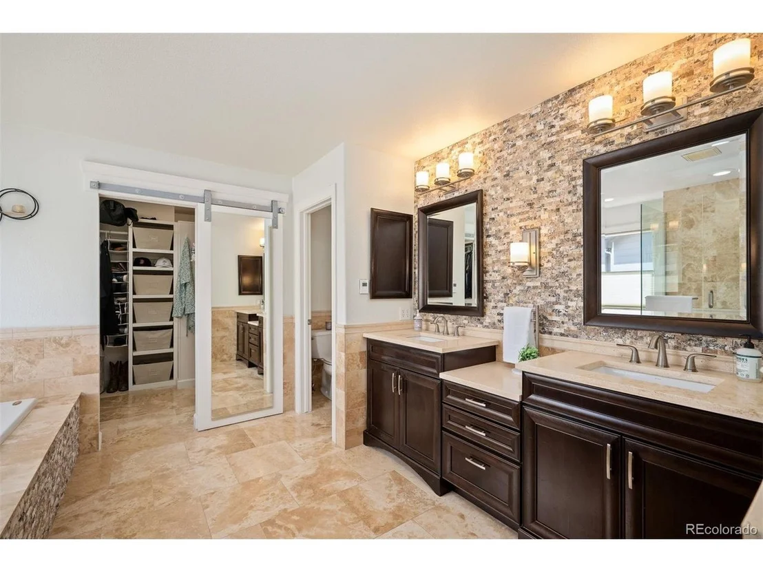 Photo of 10182 Knoll Cir