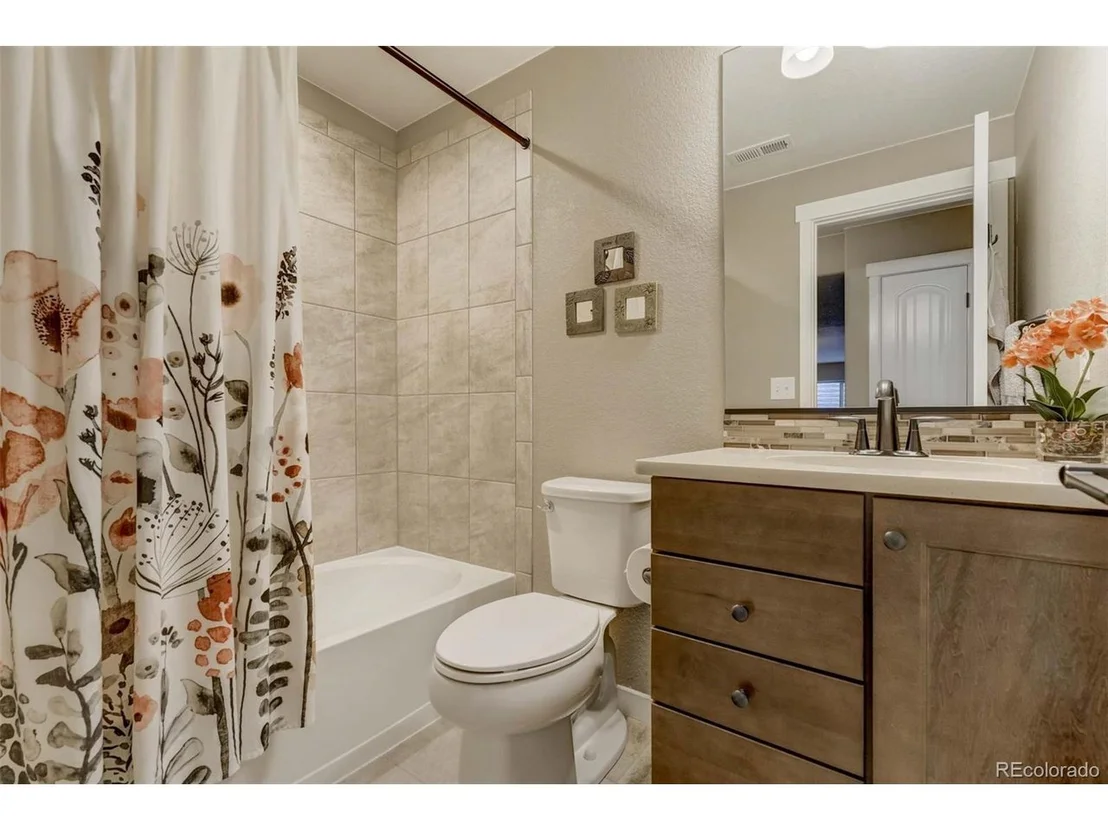 Photo of 2584 Lakes Edge Dr
