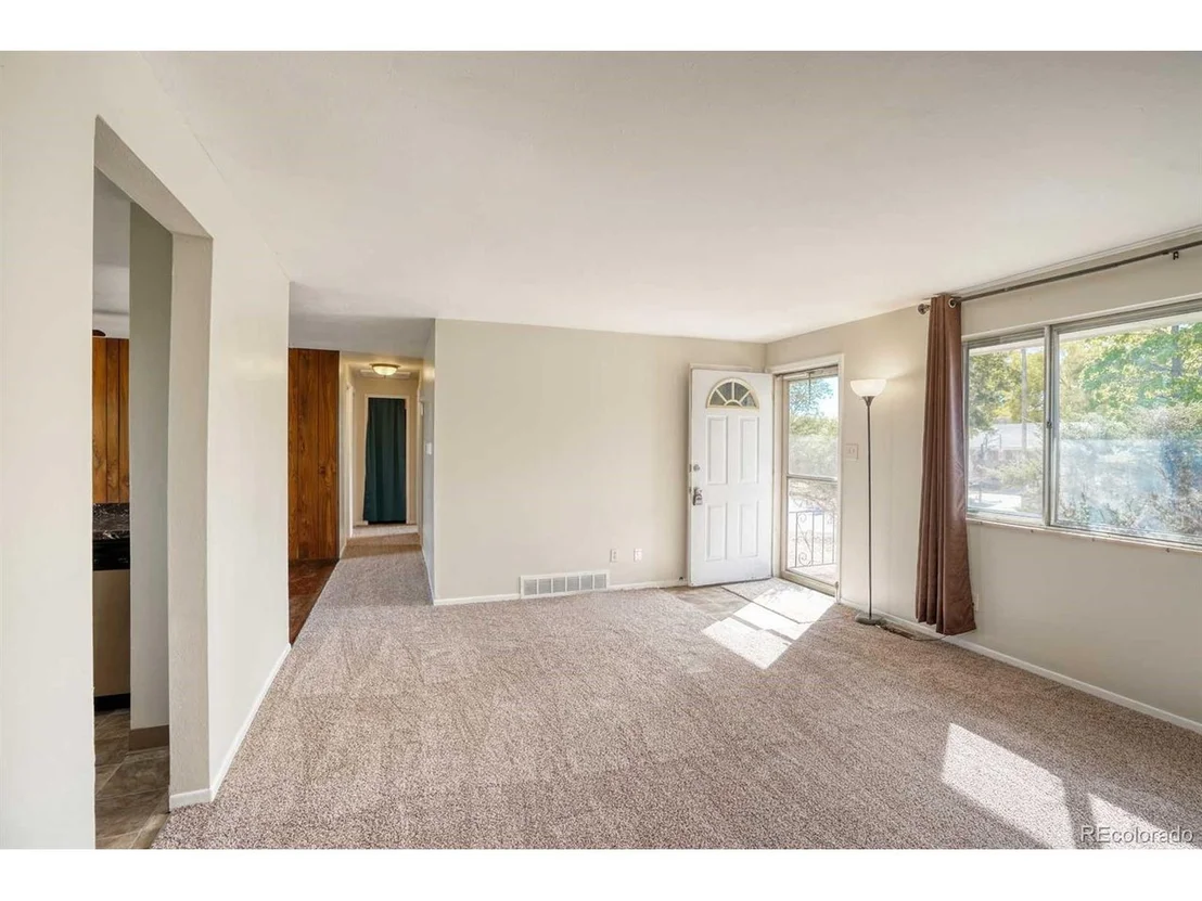 Photo of 131 Marigold Dr