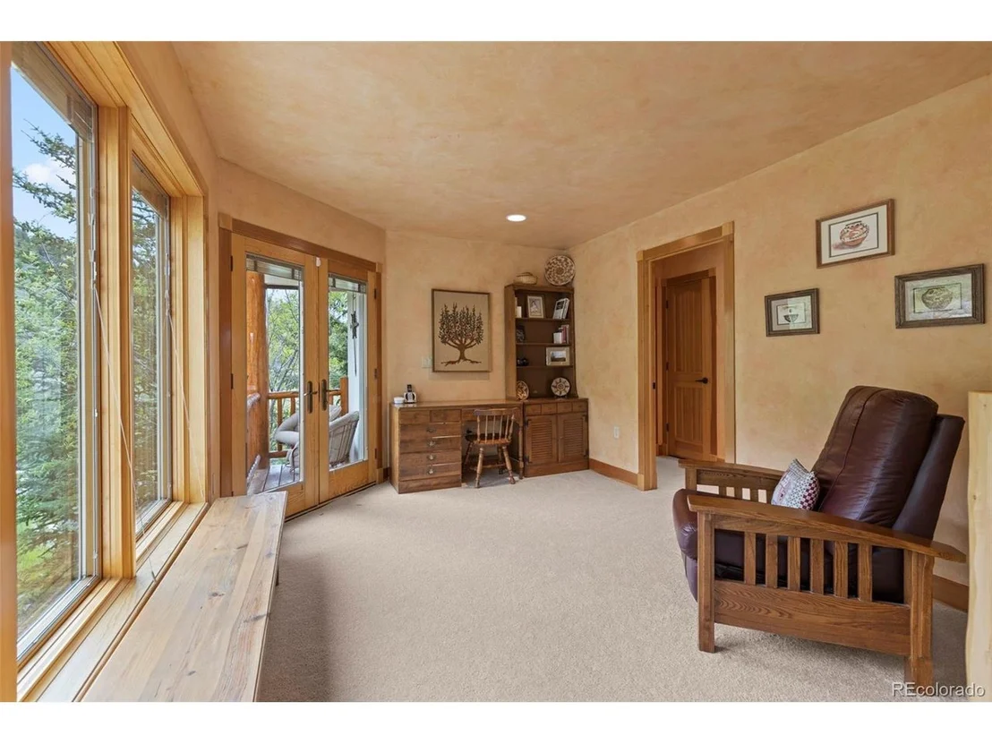 Photo of 273 Ensign Dr