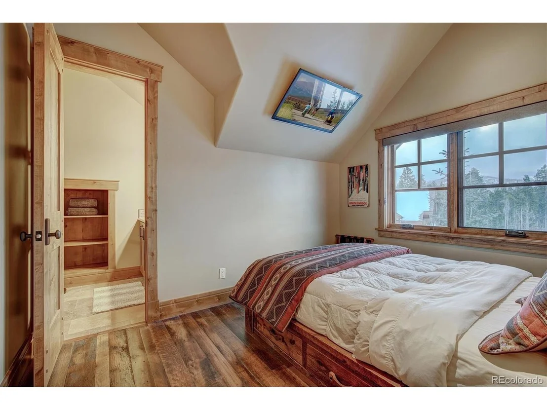 Photo of 73 Regent Dr