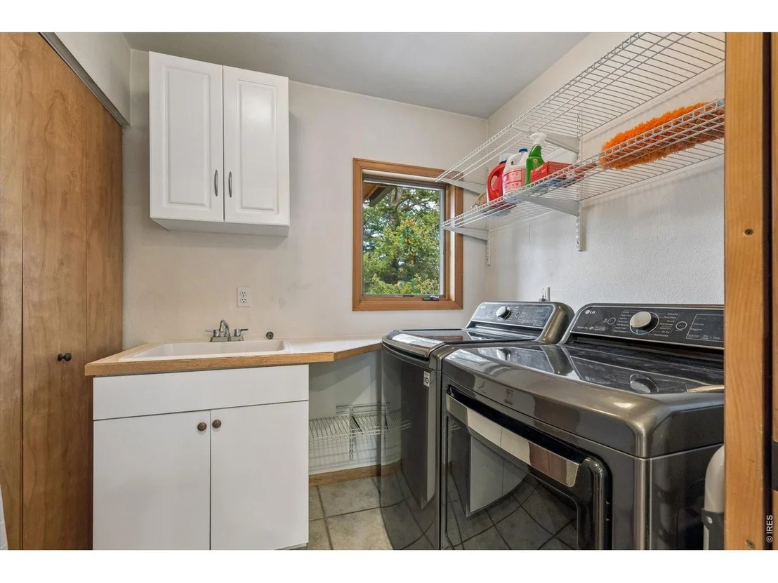 Photo of 733 Lakeshore Dr