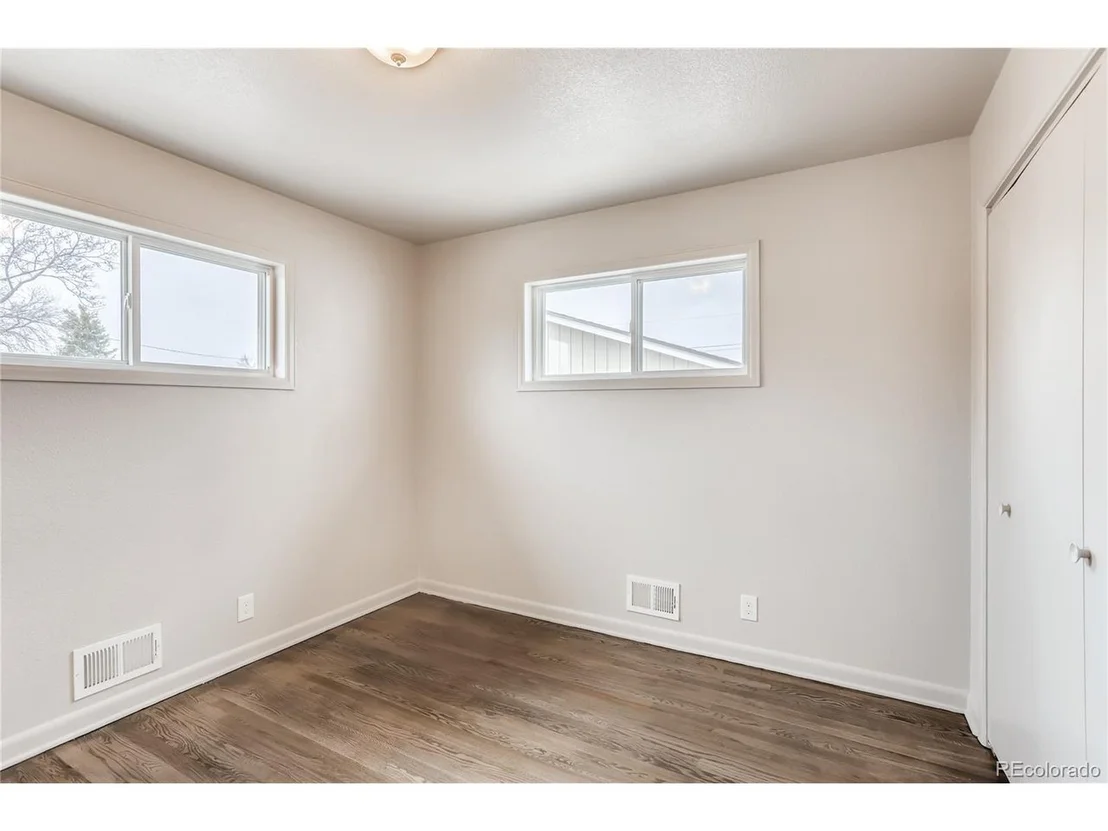 Photo of 140 Northglenn Dr