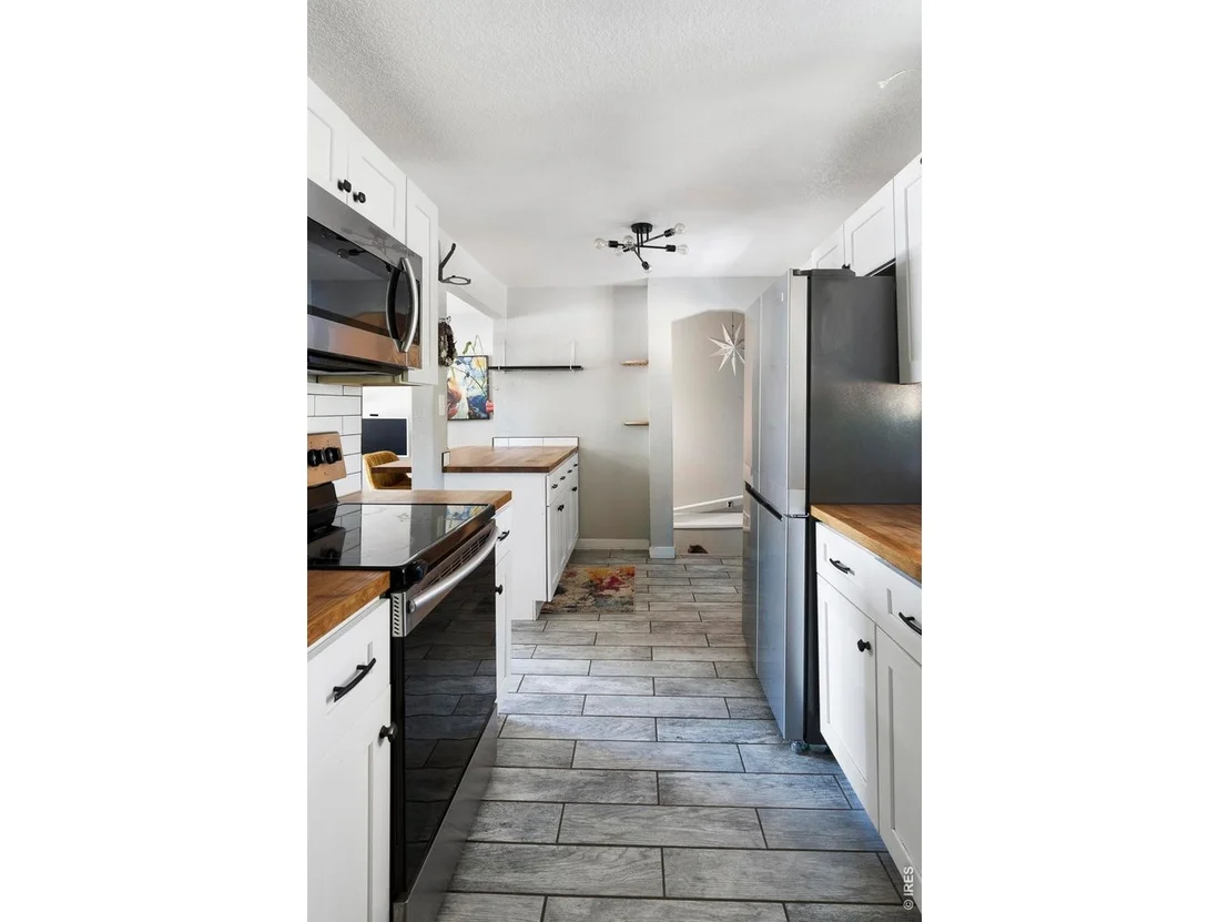 Photo of 8441 Devonshire Blvd