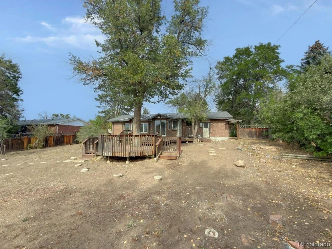Photo of 562 W Easter Ave