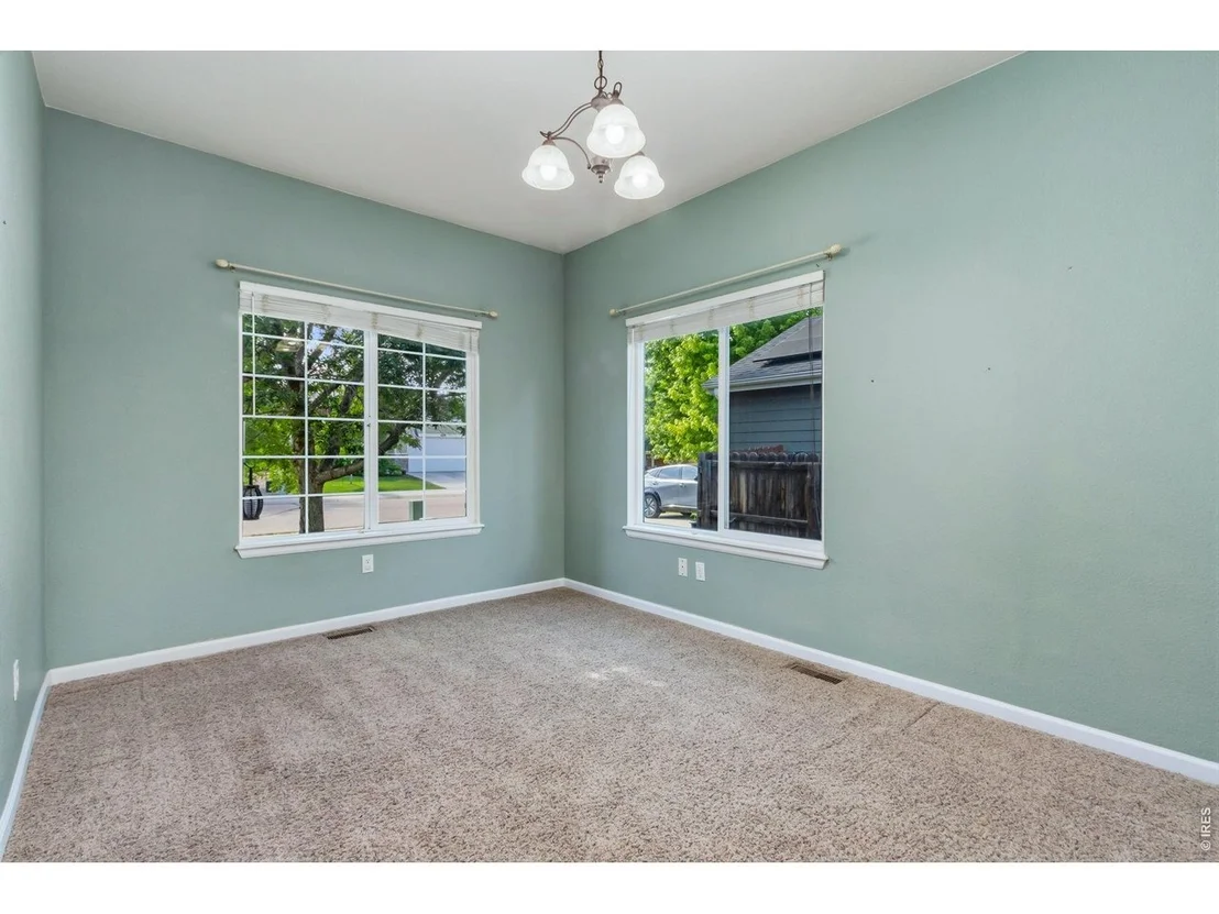 Photo of 471 Heritage Ln