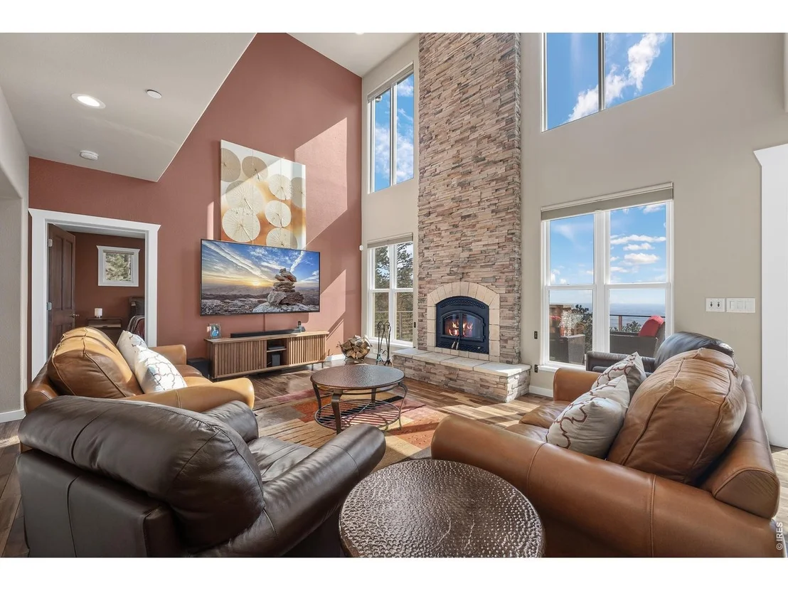 Photo of 820 Peakview Rd
