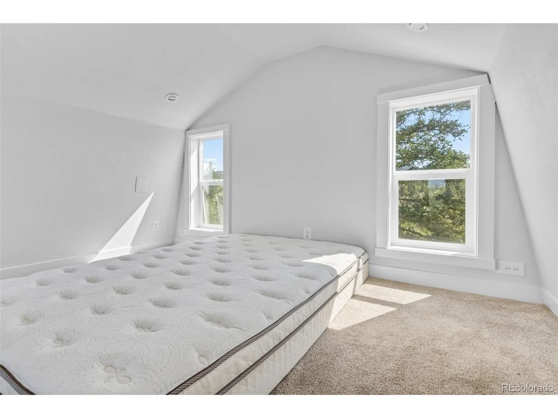 Photo of 64 Carbine Rd