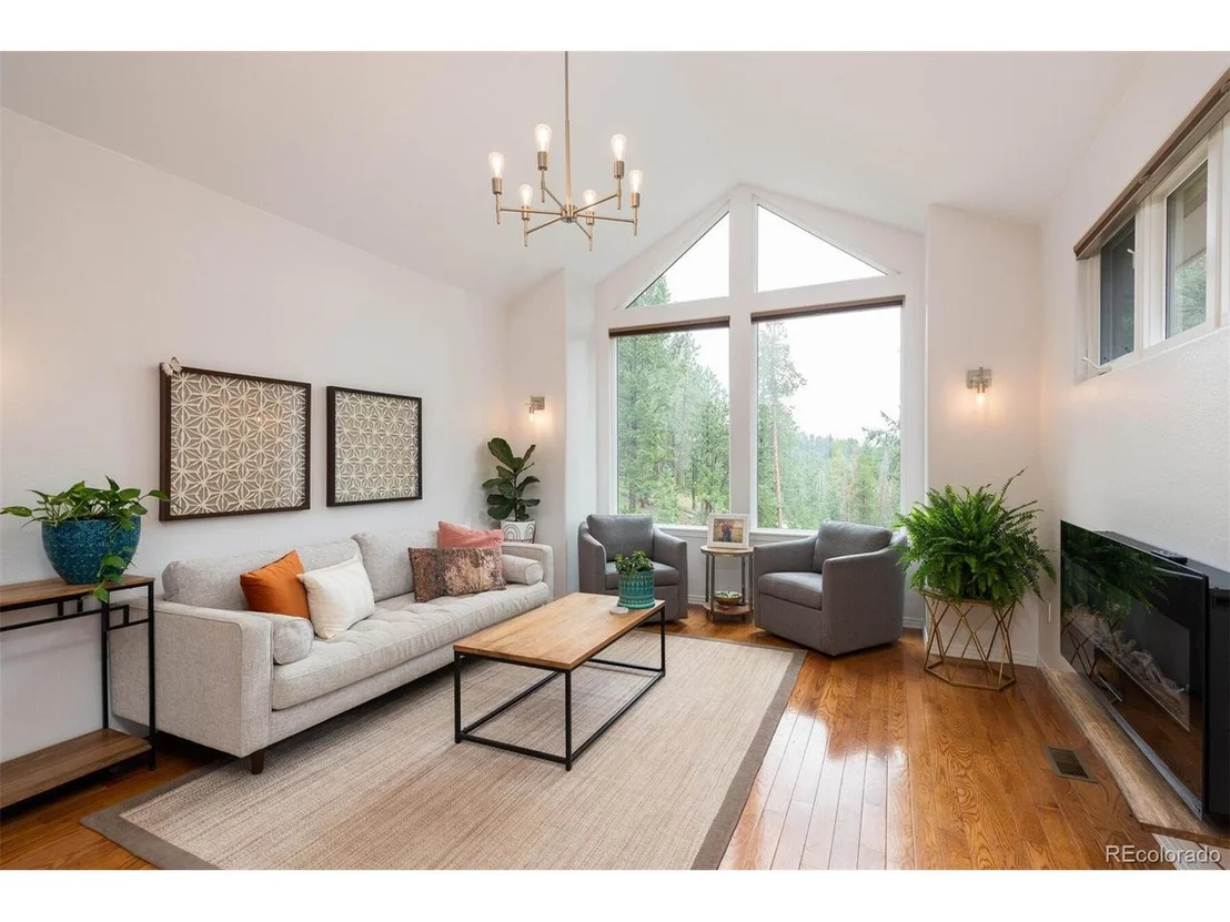 Photo of 7102 Pinewood Dr