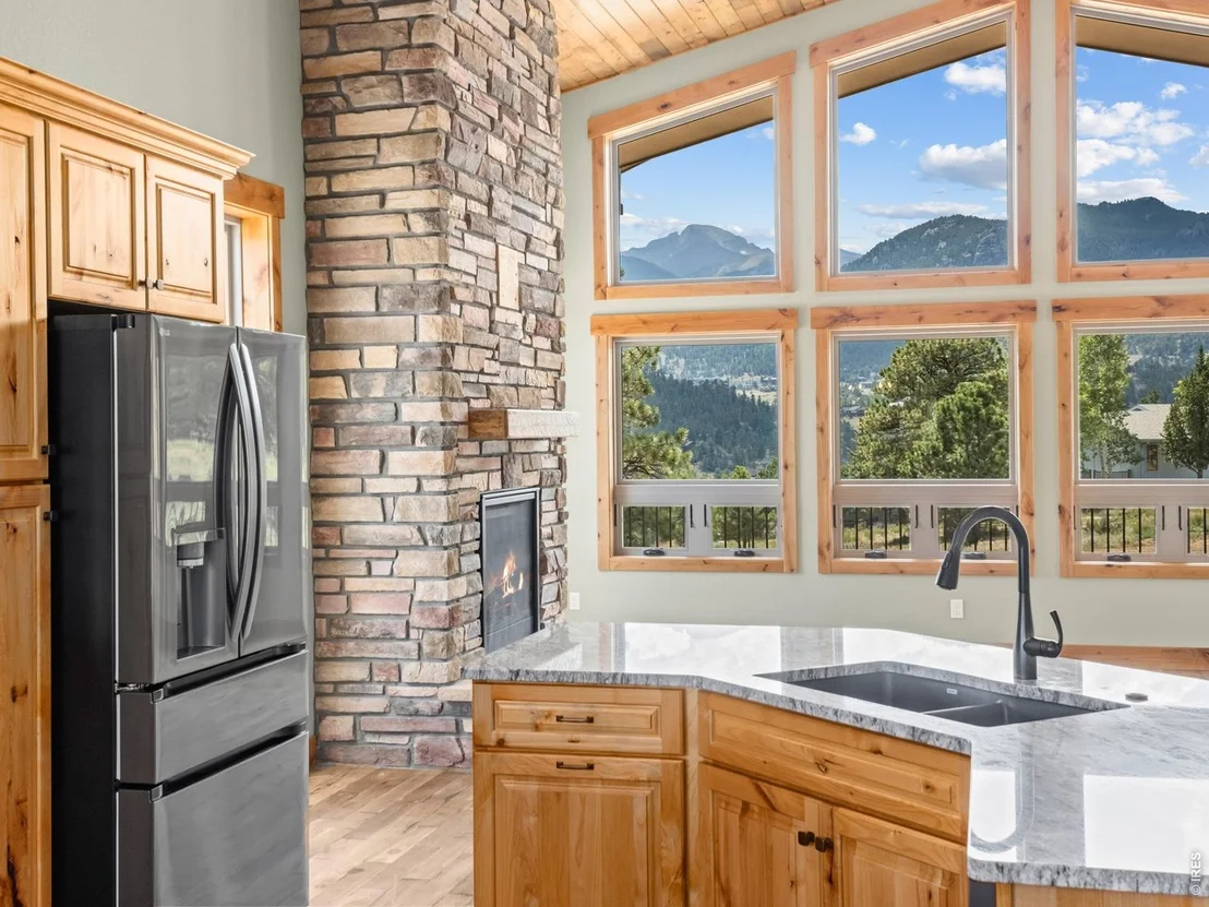 Photo of 659 Peak View Dr