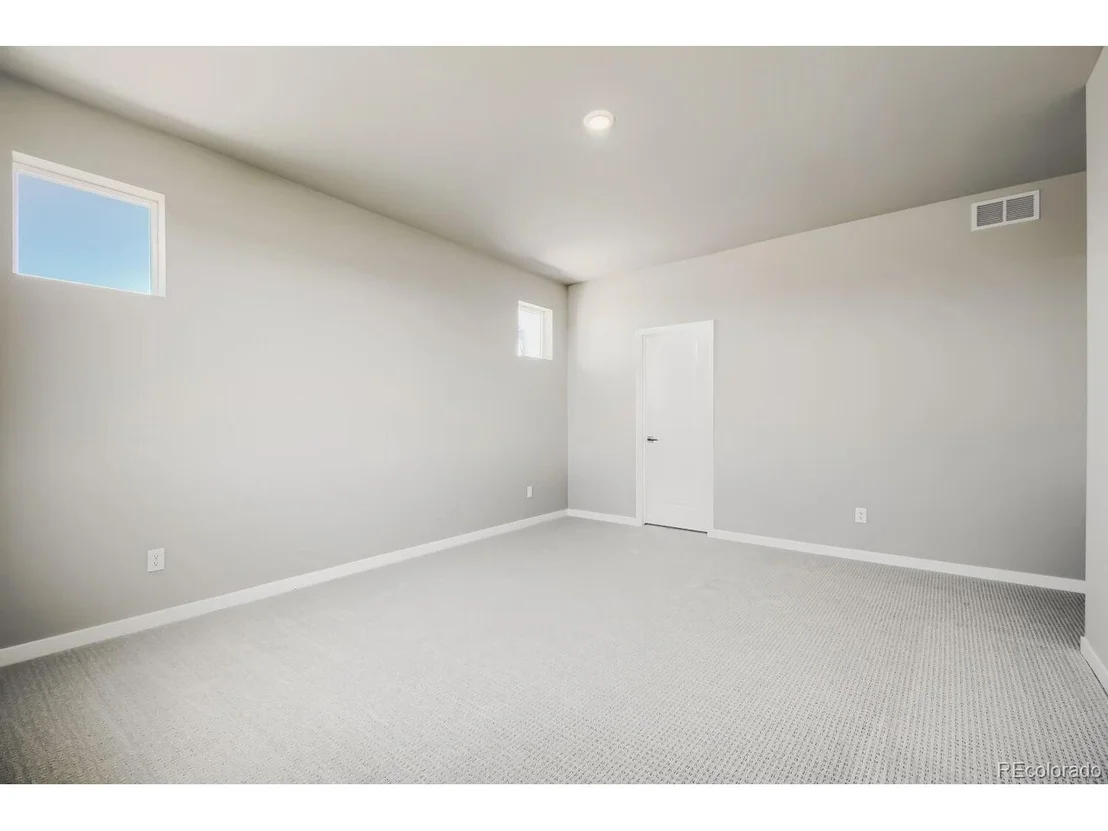 Photo of 46418 Heritage Ave