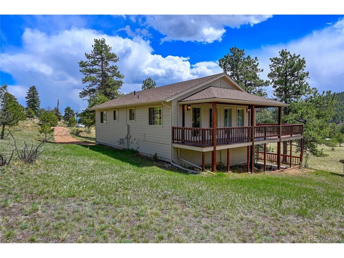 Photo of 924 Bluebird Dr