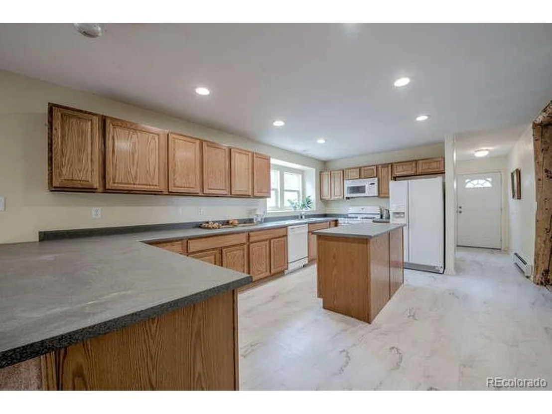 Photo of 370 Falcon Dr