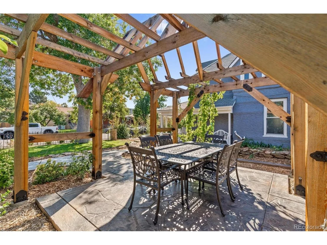 Photo of 3339 Olive St