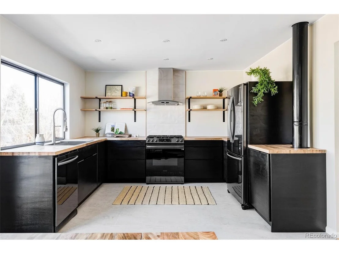 Photo of 8174 Field Cir