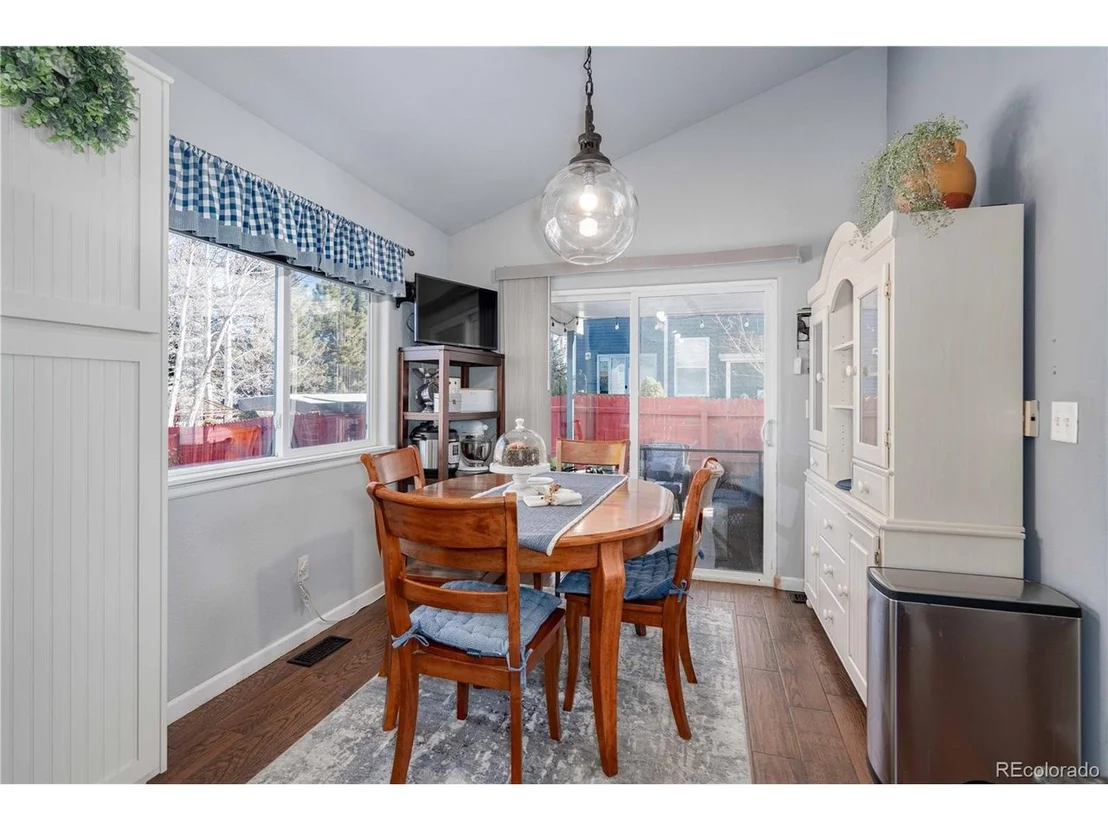 Photo of 647 Florence Ave