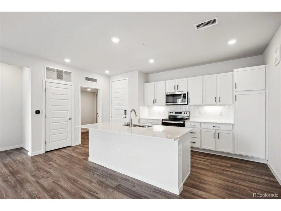 Photo of Unit 1206 at 487 Interlocken Blvd