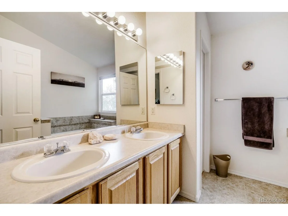 Photo of 1355 Carnation Cir