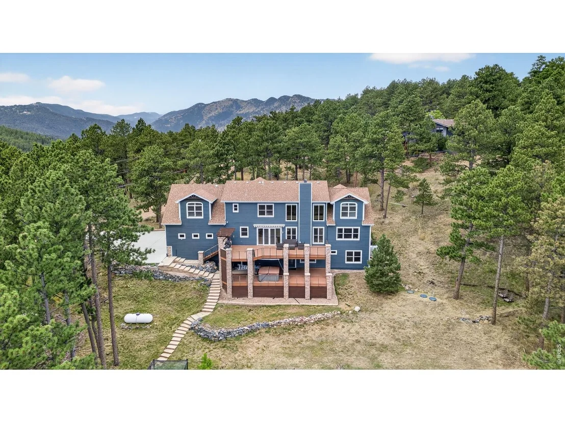 Photo of 820 Peakview Rd