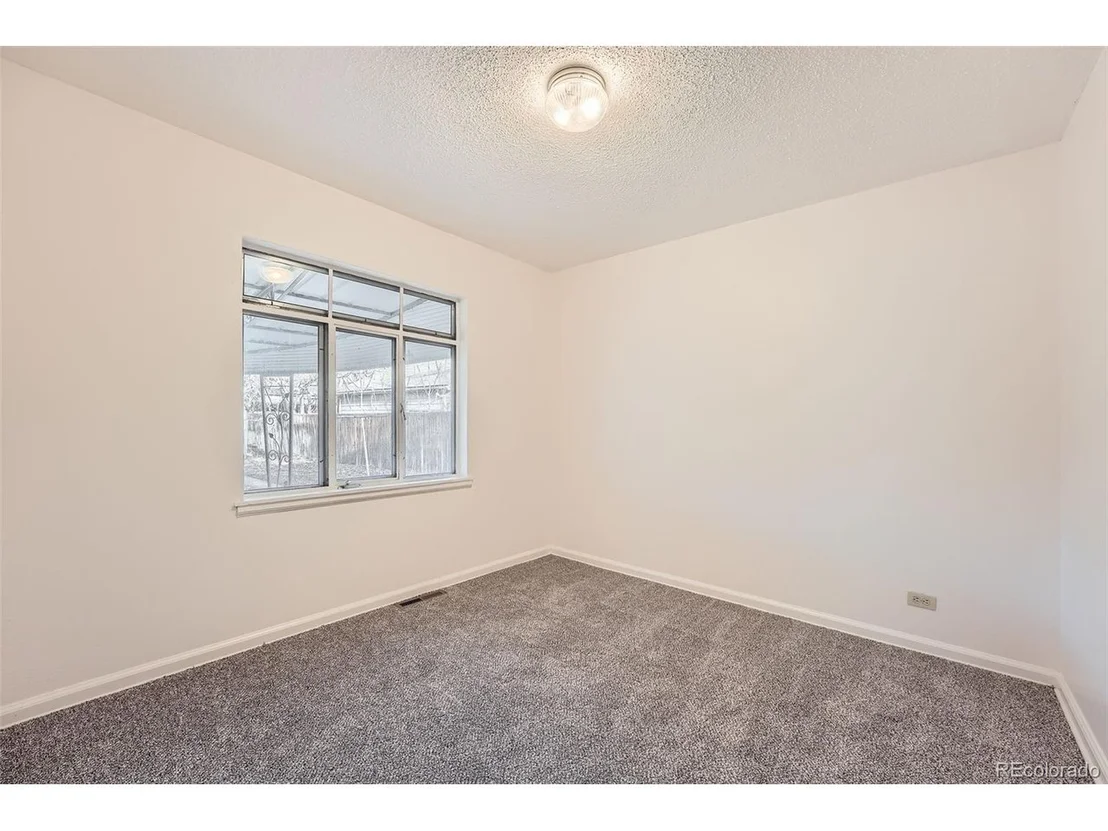 Photo of 1975 S Hooker Cir
