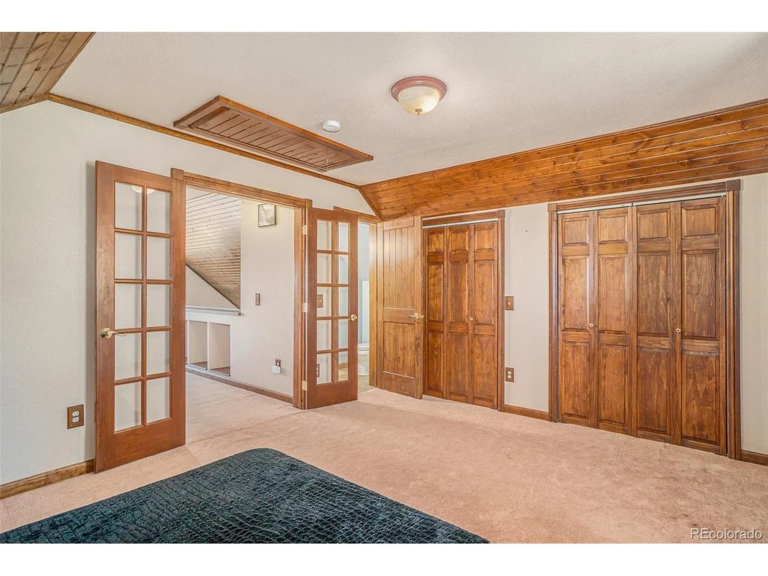 Photo of 1075 Meadows Dr