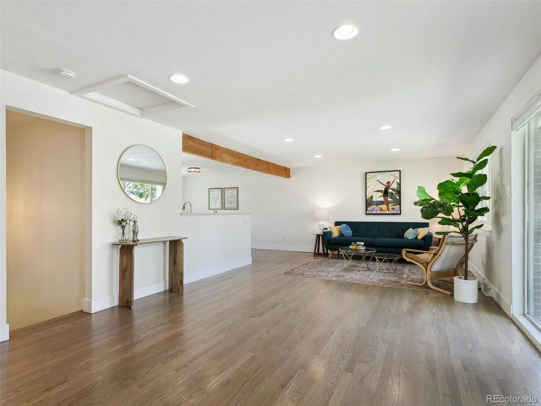 Photo of 207 Iowa Dr