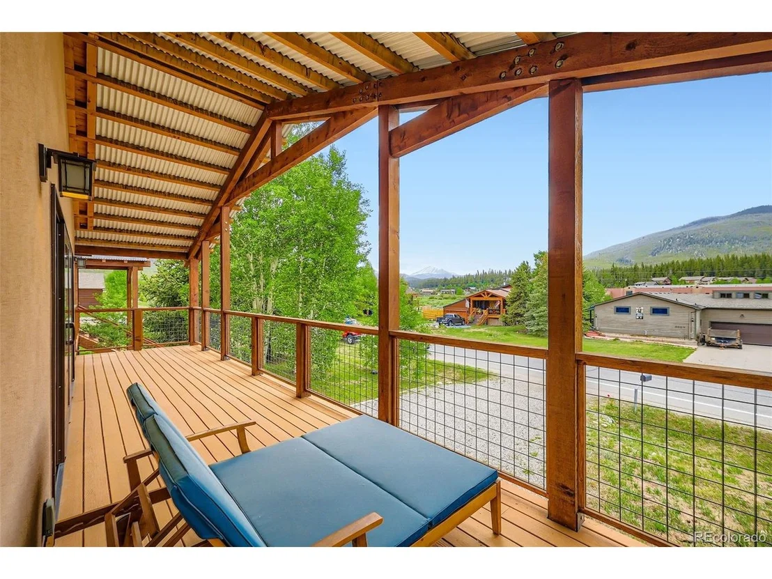 Photo of 674 Summit Dr