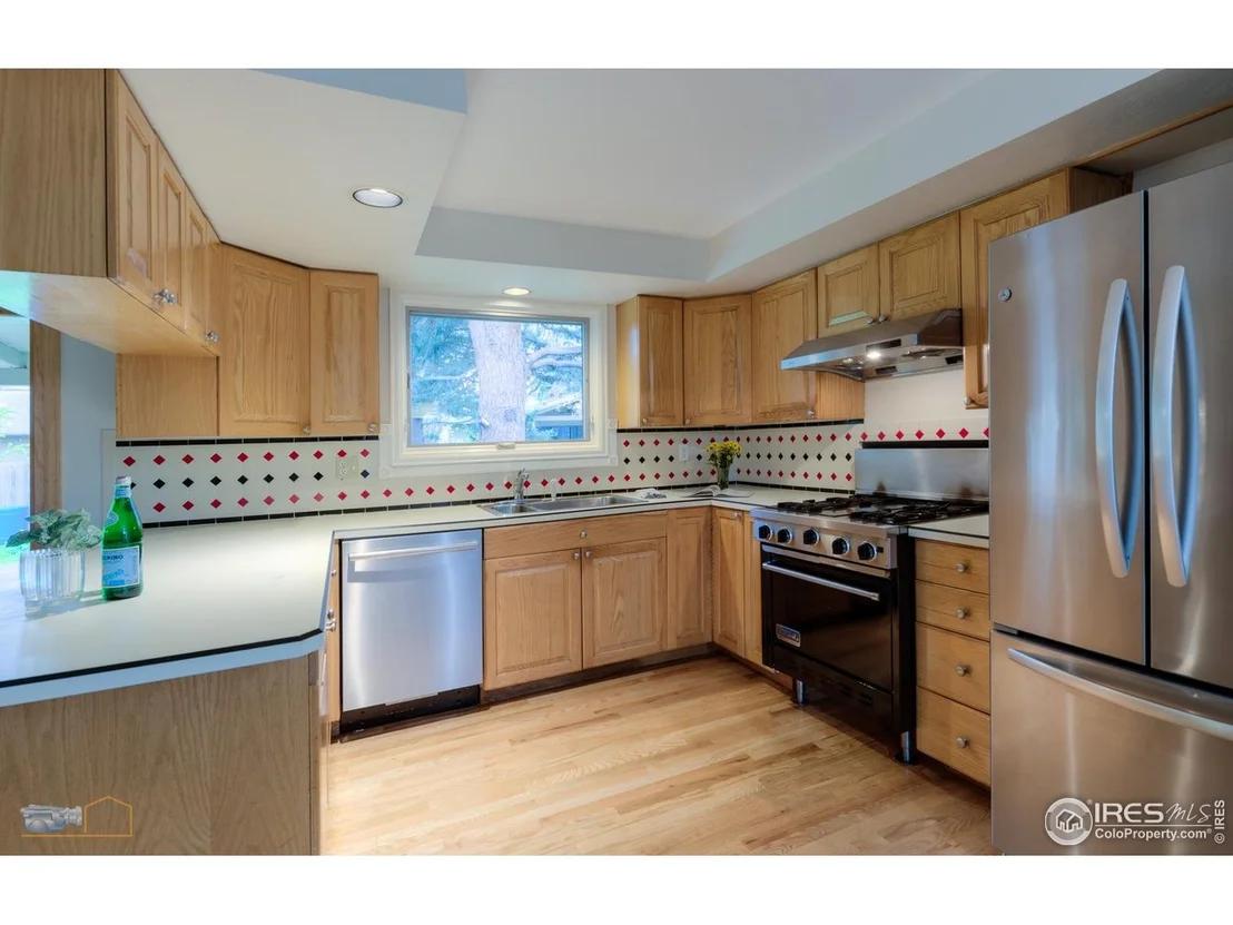 Photo of 4760 Harrison Ave