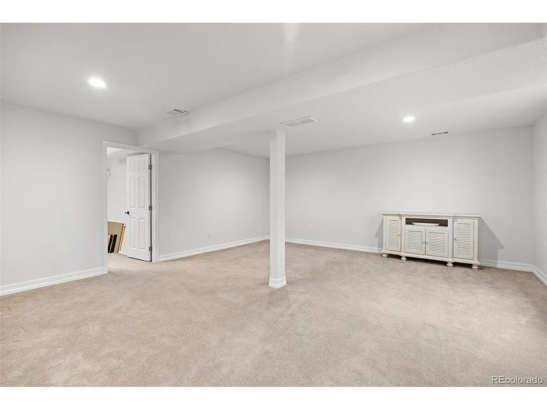 Photo of 6885 Saddleback Ave