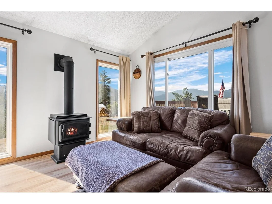 Photo of 1729 Crow Valley Rd