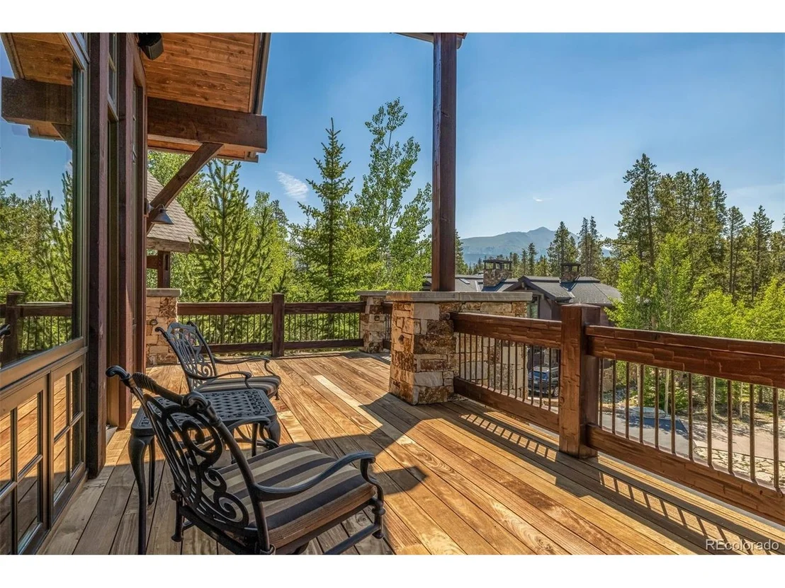 Photo of 345 Peerless Dr