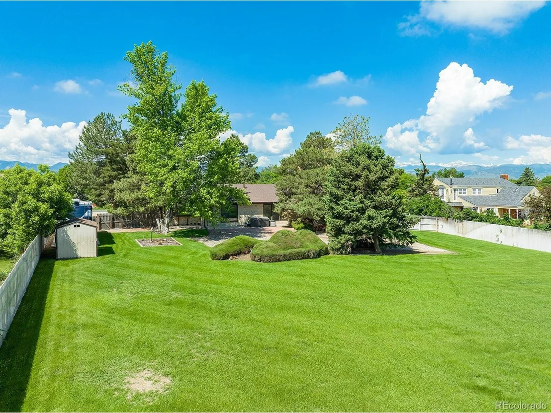 Photo of 2240 Champlain Dr