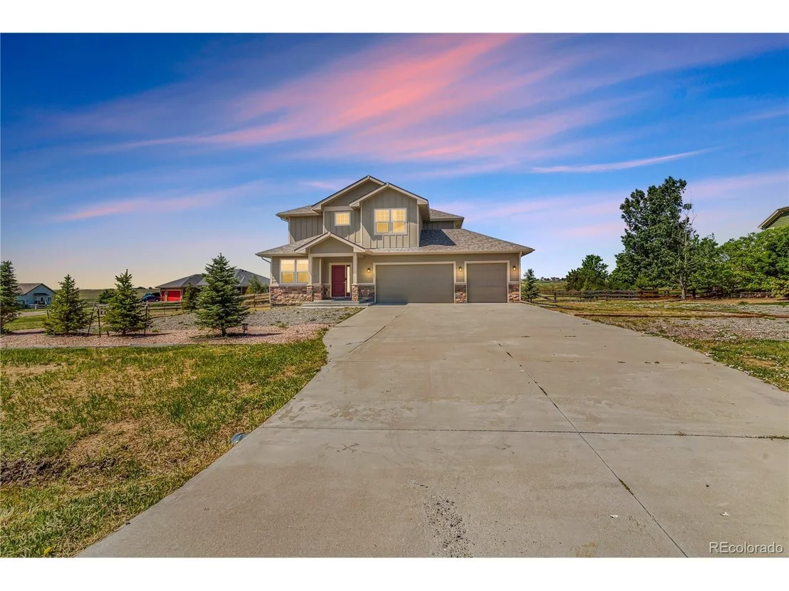 Photo of 497 Valley Way