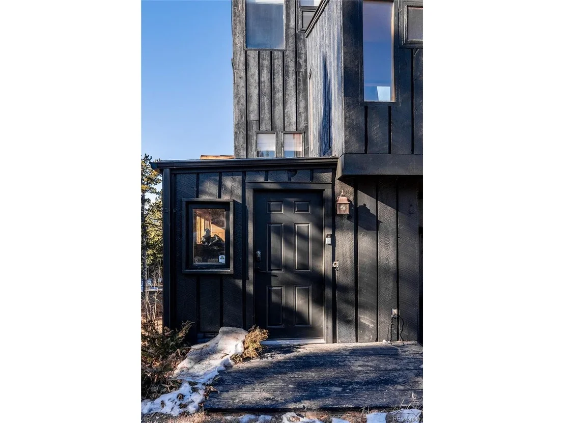 Photo of 90 Peakview Rd