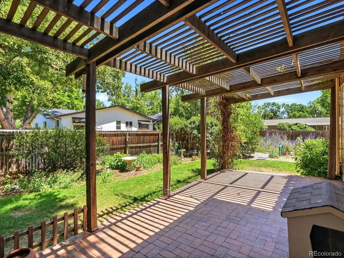 Photo of 6995 Queen Cir