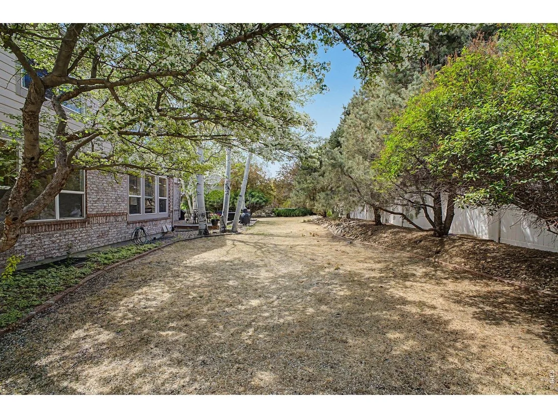 Photo of 1044 Willow Creek Cir