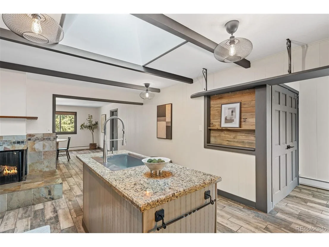 Photo of 5886 High Dr